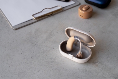 Wanneer een bezoekje aan de audicien een goed idee is: herken de signalen van gehoorverlies